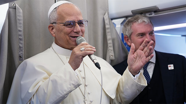 Trên đường đến Lebanon, Đức Giáo Hoàng Leo XIV thảo luận về Gaza, Ukraine và khả năng thăm Giêrusalem